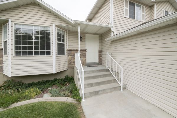 Cost of White Vinyl Siding Replacement in Heber City